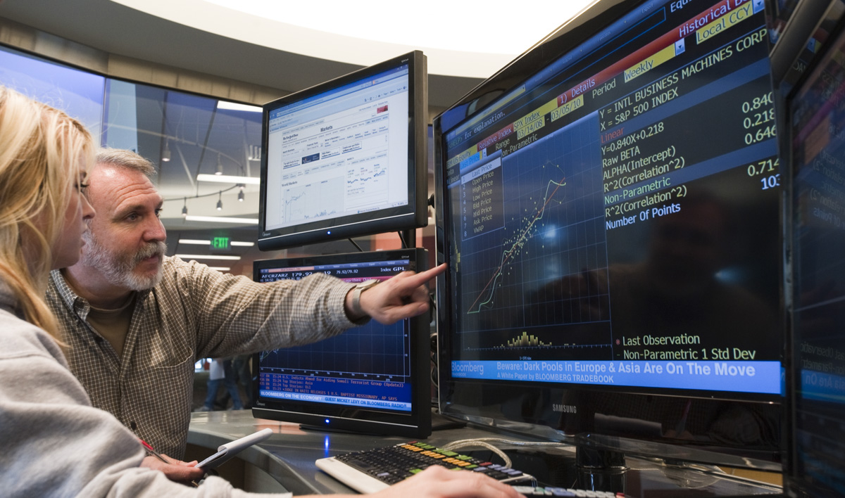 Students working in the Bloomberg terminal
